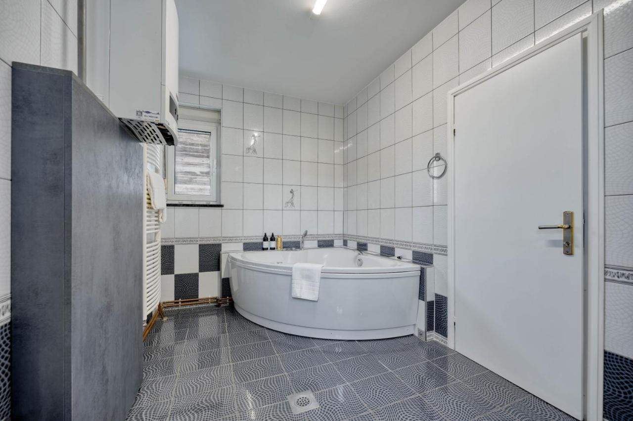 Astarea - Luxe Penthouse In Nature - Jacuzzi - Free Private Parking - Terrace & Balcony - Peace Zagreb Eksteriør bilde