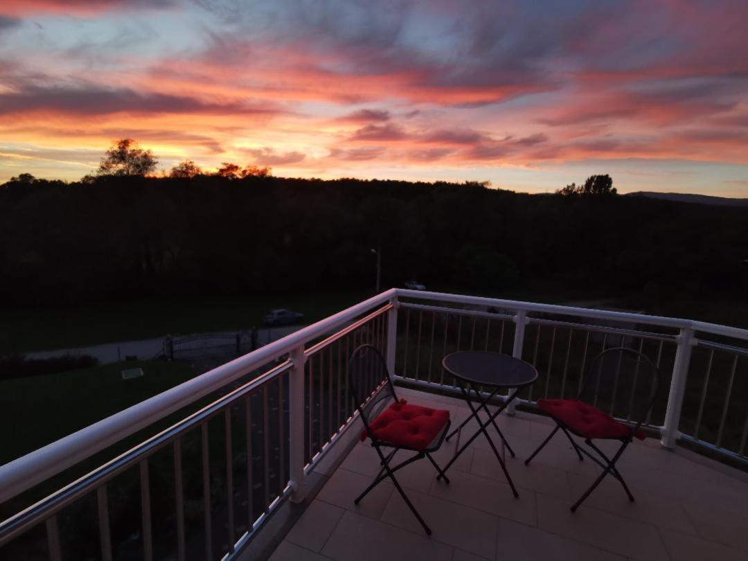 Astarea - Luxe Penthouse In Nature - Jacuzzi - Free Private Parking - Terrace & Balcony - Peace Zagreb Eksteriør bilde